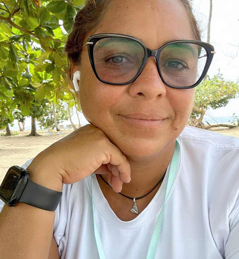 Massage therapist in Las Terrenas providing relaxing massage